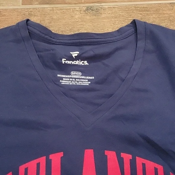 Womens Small Atlanta Braves V Neck Shirt. NWT - Picture 5 of 9